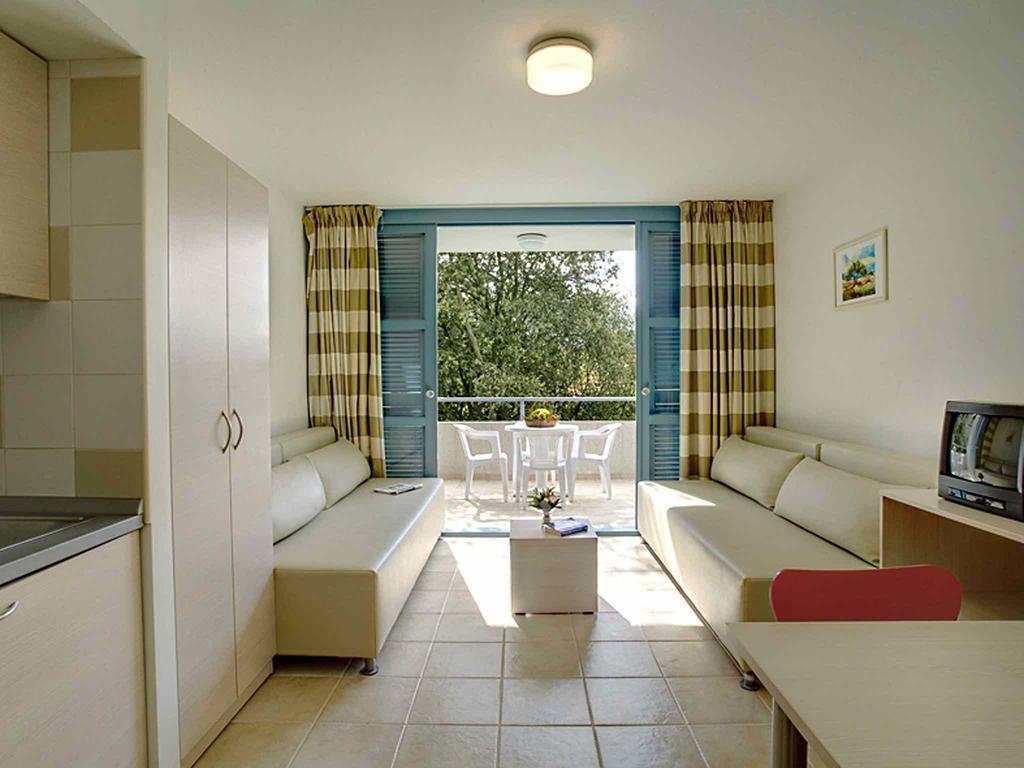 Eurocamp Mobile Homes At Fkk Nudist Campsite Solaris Tar-Vabriga エクステリア 写真