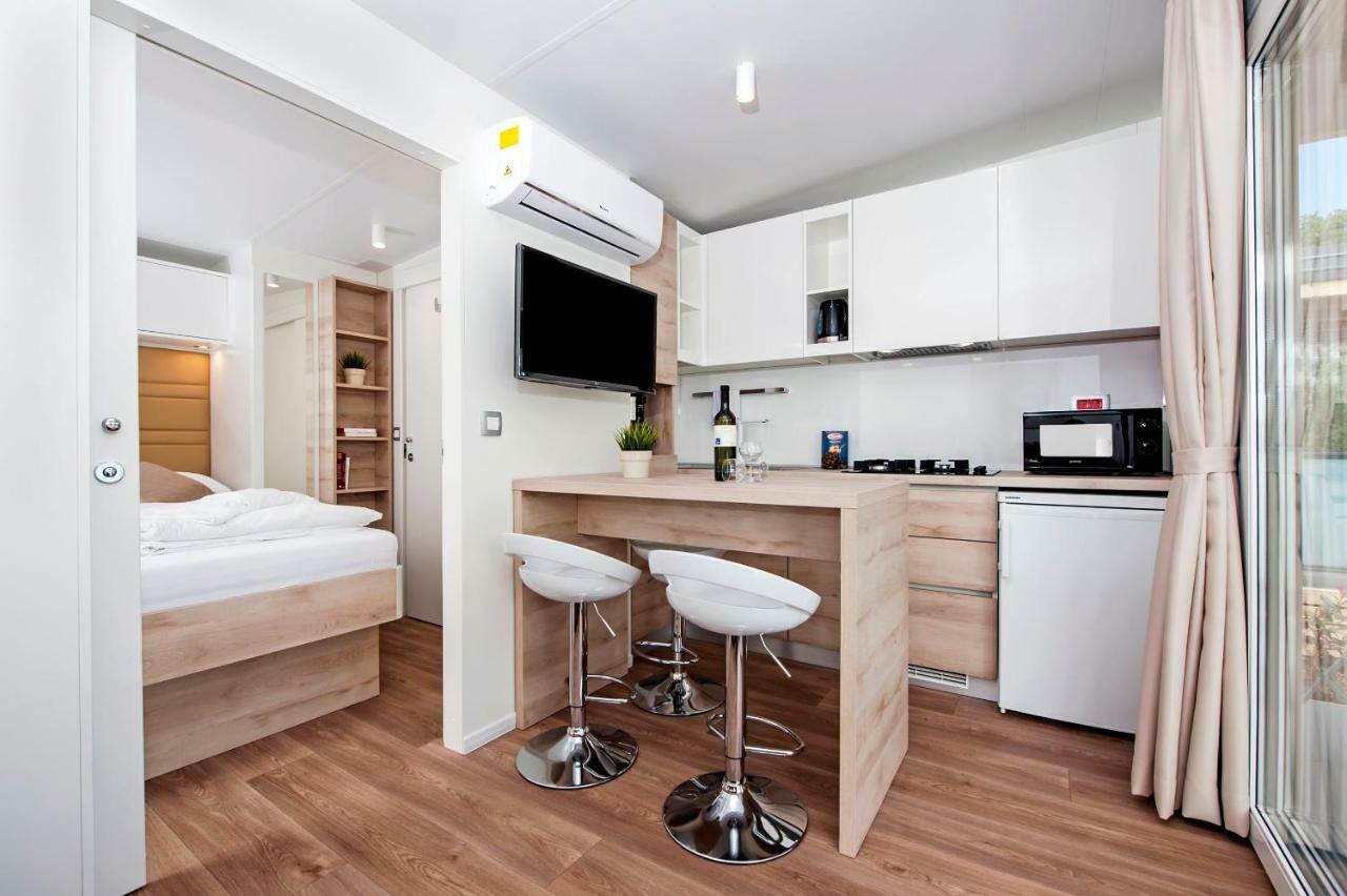 Eurocamp Mobile Homes At Fkk Nudist Campsite Solaris Tar-Vabriga エクステリア 写真